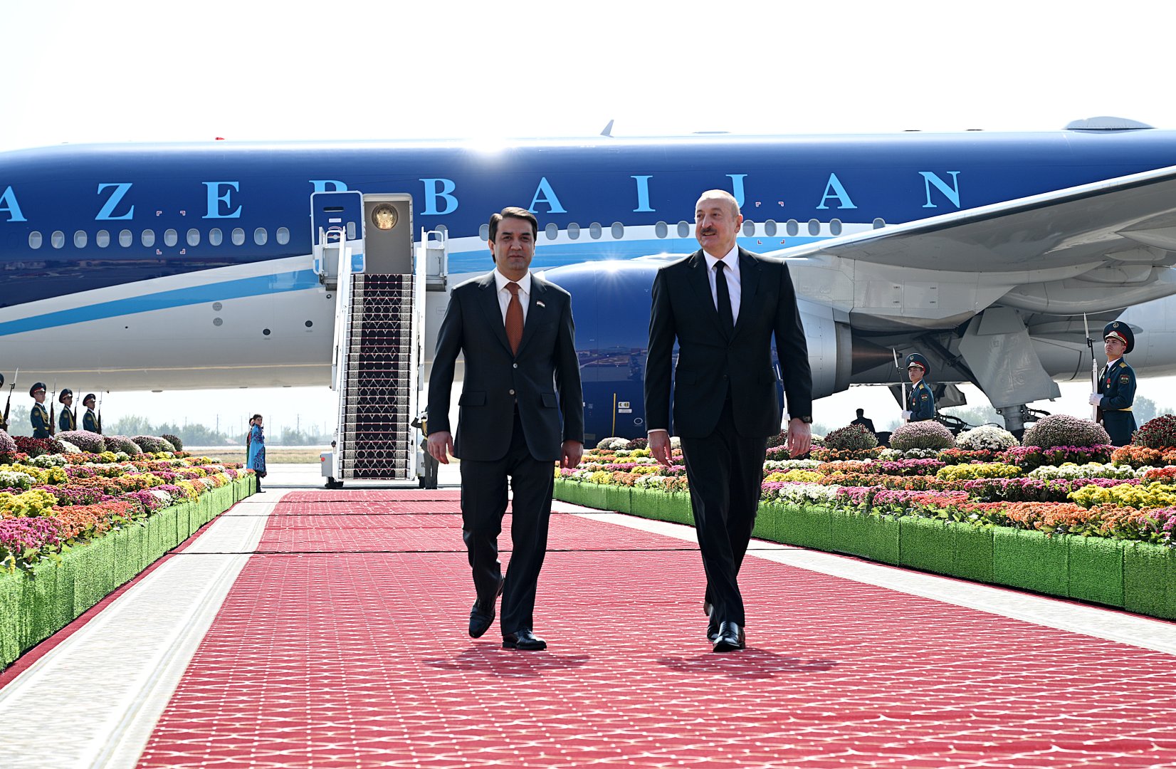 President Ilham Aliyev arrives in Tajikistan (PHOTO)