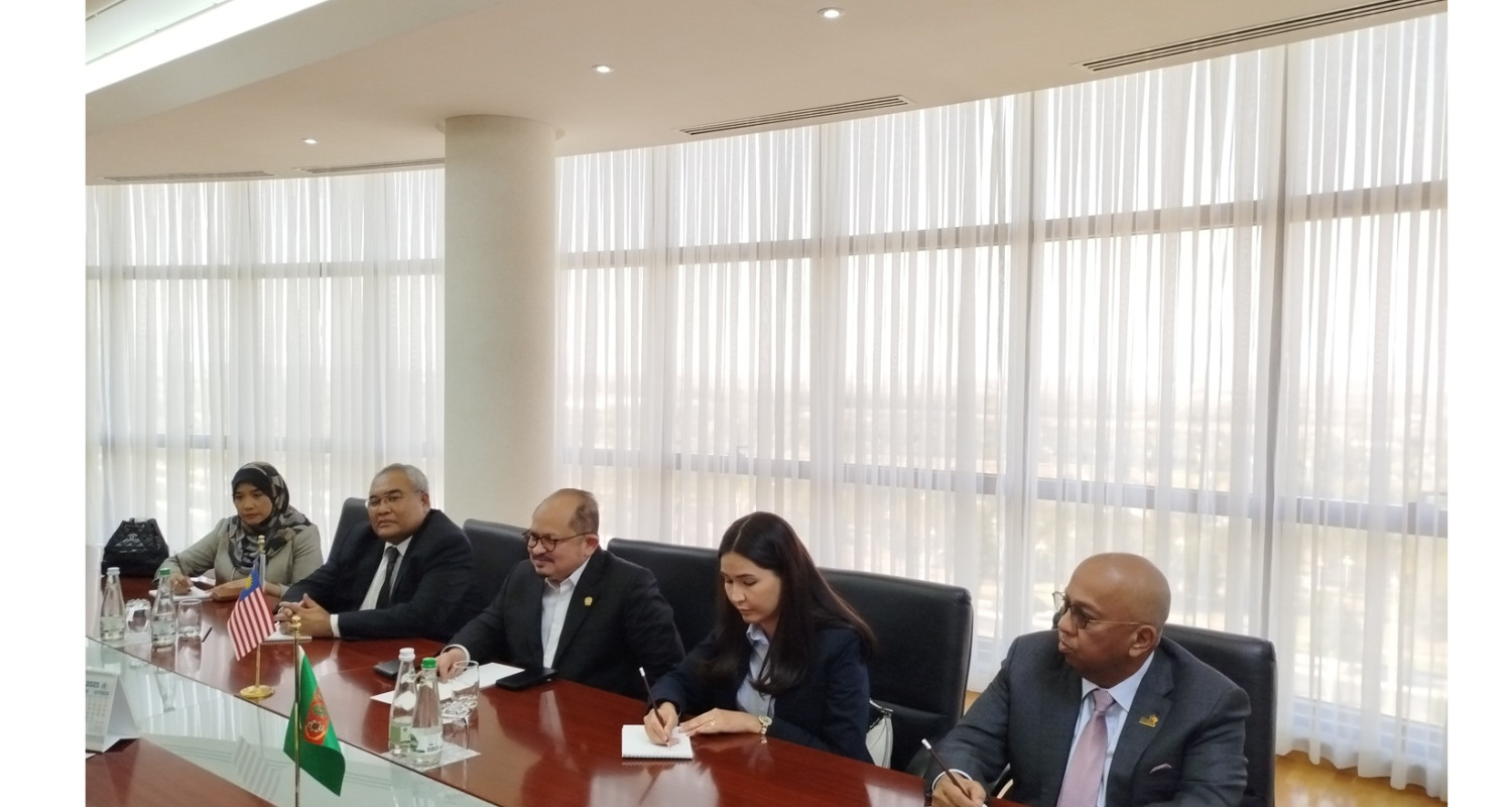 Turkmenistan and Malaysia discuss oil and gas co-op with Petronas at center