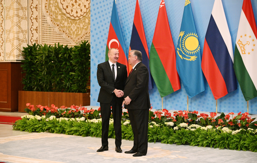 President Ilham Aliyev arrives at Palace of Nation in Dushanbe to participate in CIS Heads of State Council meeting (PHOTO/VIDEO)