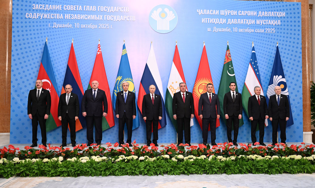 President Ilham Aliyev arrives at Palace of Nation in Dushanbe to participate in CIS Heads of State Council meeting (PHOTO/VIDEO)