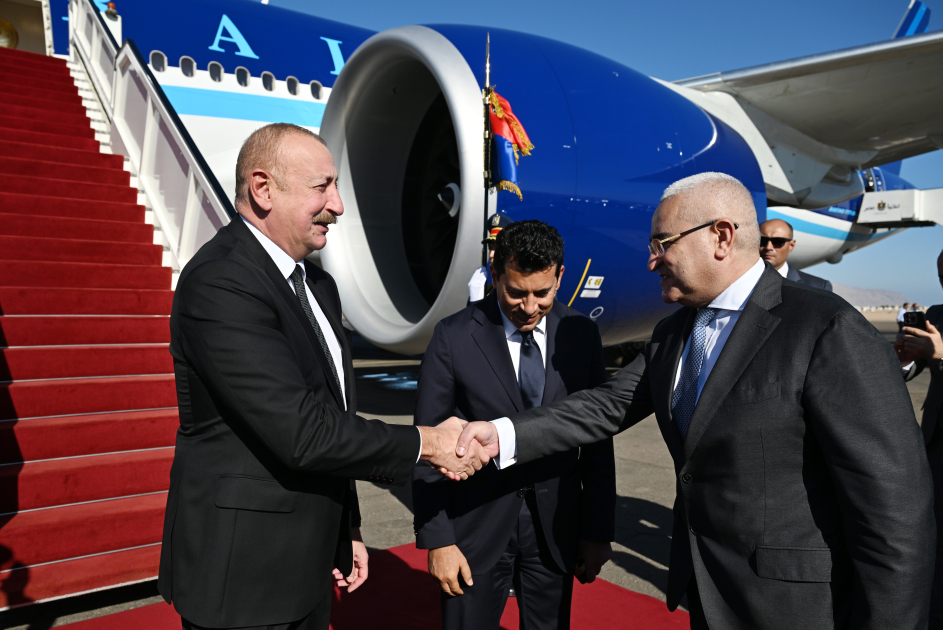 President Ilham Aliyev arrives in Egypt for working visit (PHOTO)
