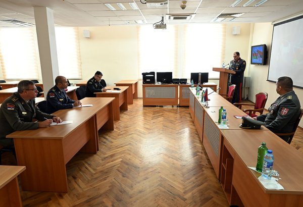 Serbian delegation visits Azerbaijan (PHOTO)