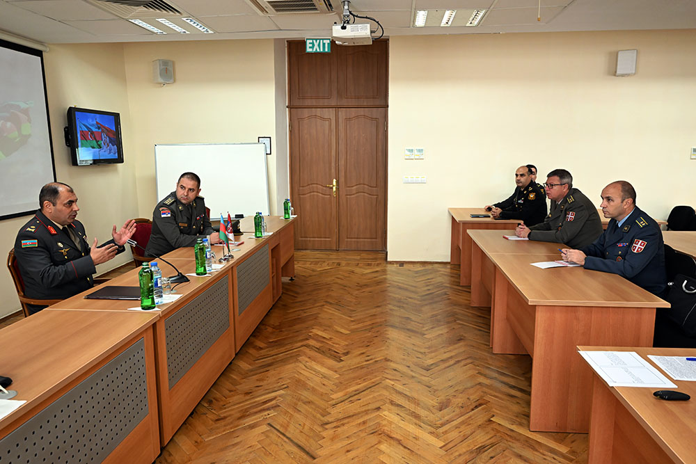 Serbian delegation visits Azerbaijan (PHOTO)