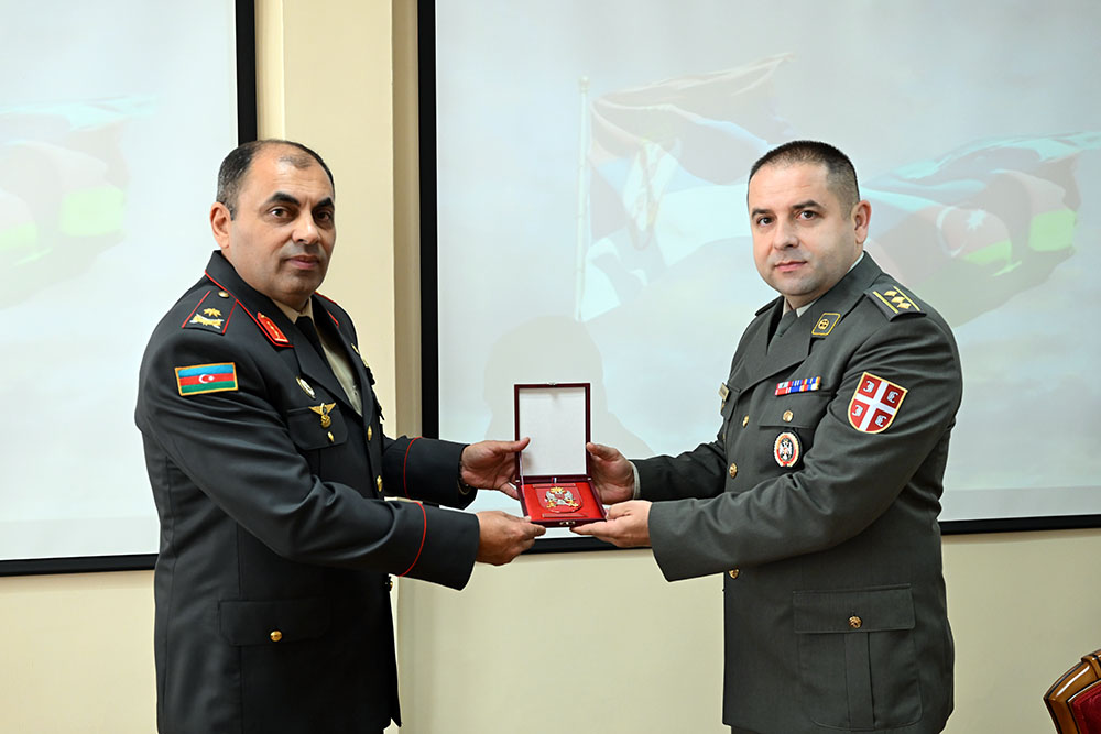 Serbian delegation visits Azerbaijan (PHOTO)