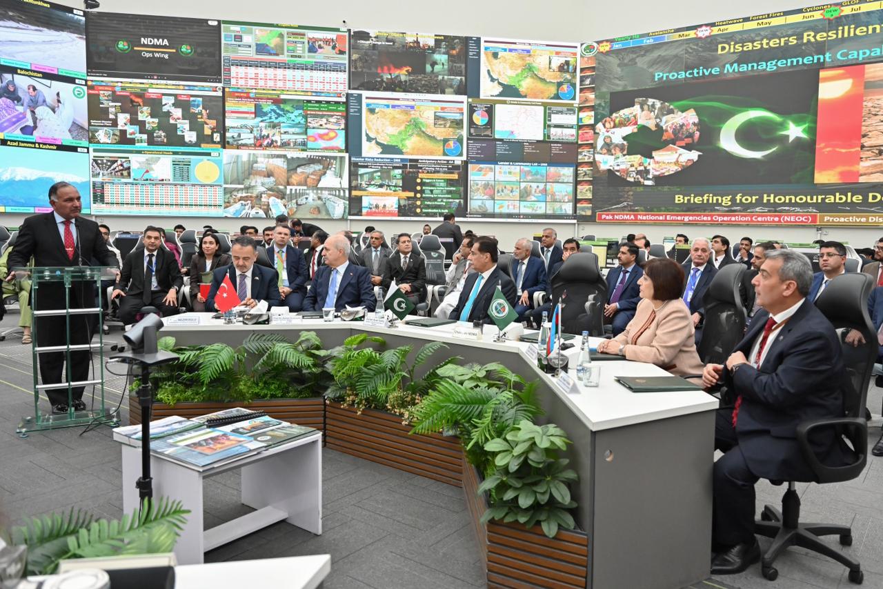 Azerbaijani parliament head visits Pakistan's Disaster Management Authority (PHOTO)