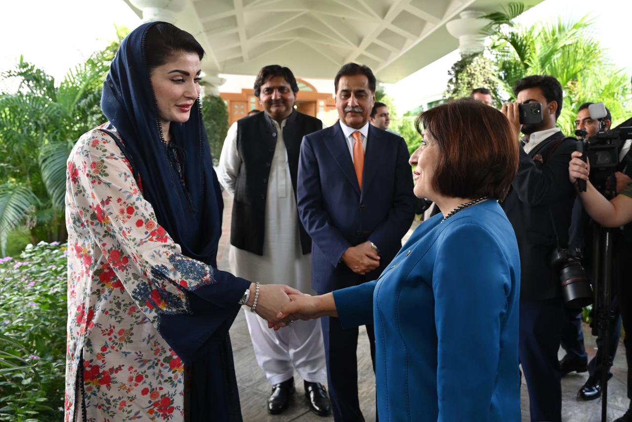 Azerbaijani parliament speaker meets chief minister of Pakistan's Punjab Province (PHOTO)