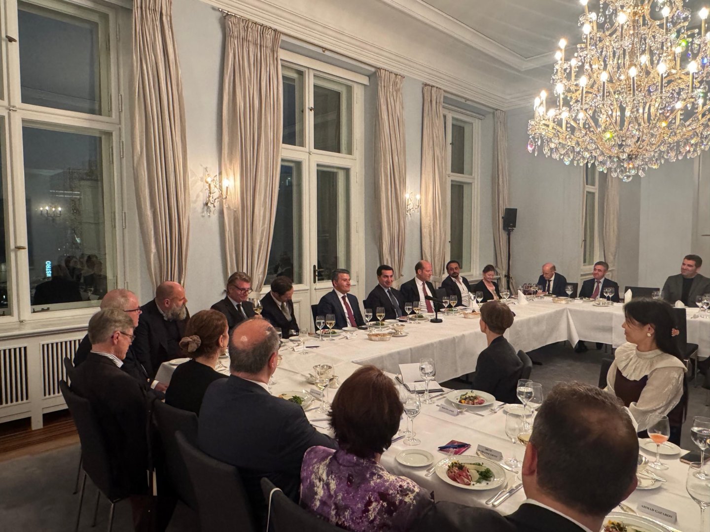 Azerbaijani Presidential aide holds discussions at German Parliamentary Society (PHOTO)