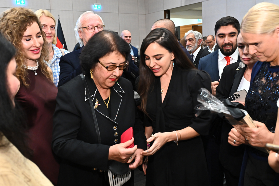 Leyla Aliyeva and Arzu Aliyeva attend opening of MAMA Mother Nature int'l art exhibition in Berlin (PHOTO)
