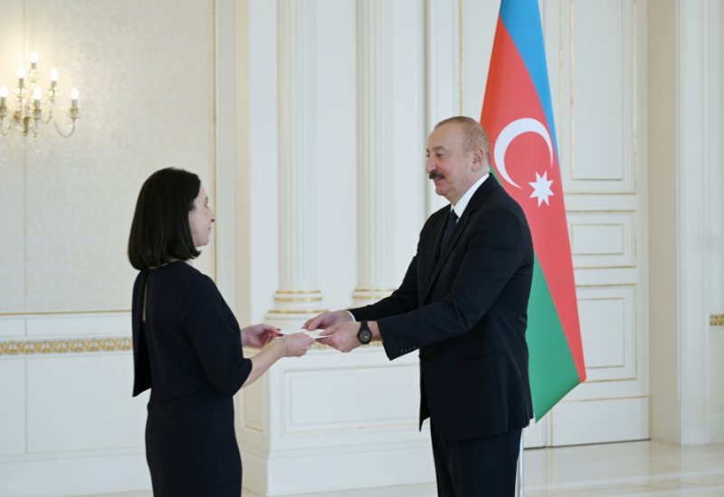 President Ilham Aliyev accepts credentials of newly appointed French ambassador (PHOTO/VIDEO)