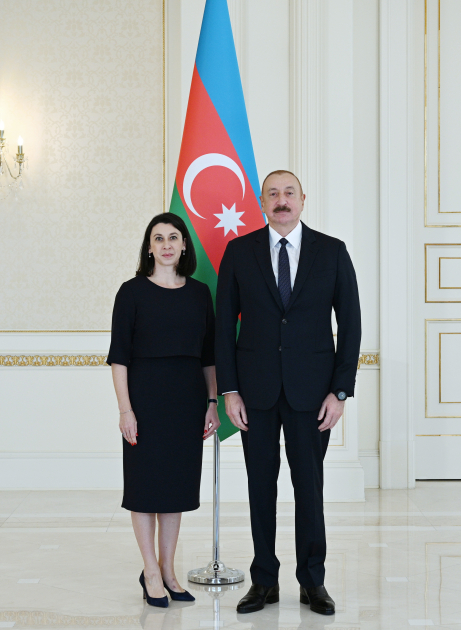 President Ilham Aliyev accepts credentials of newly appointed French ambassador (PHOTO/VIDEO)