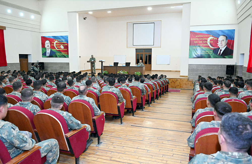 Azerbaijani minister conducts strategic review of army combat readiness (PHOTO)