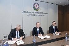 Azerbaijani FM meets Director General of OIC Labor Center (PHOTO)