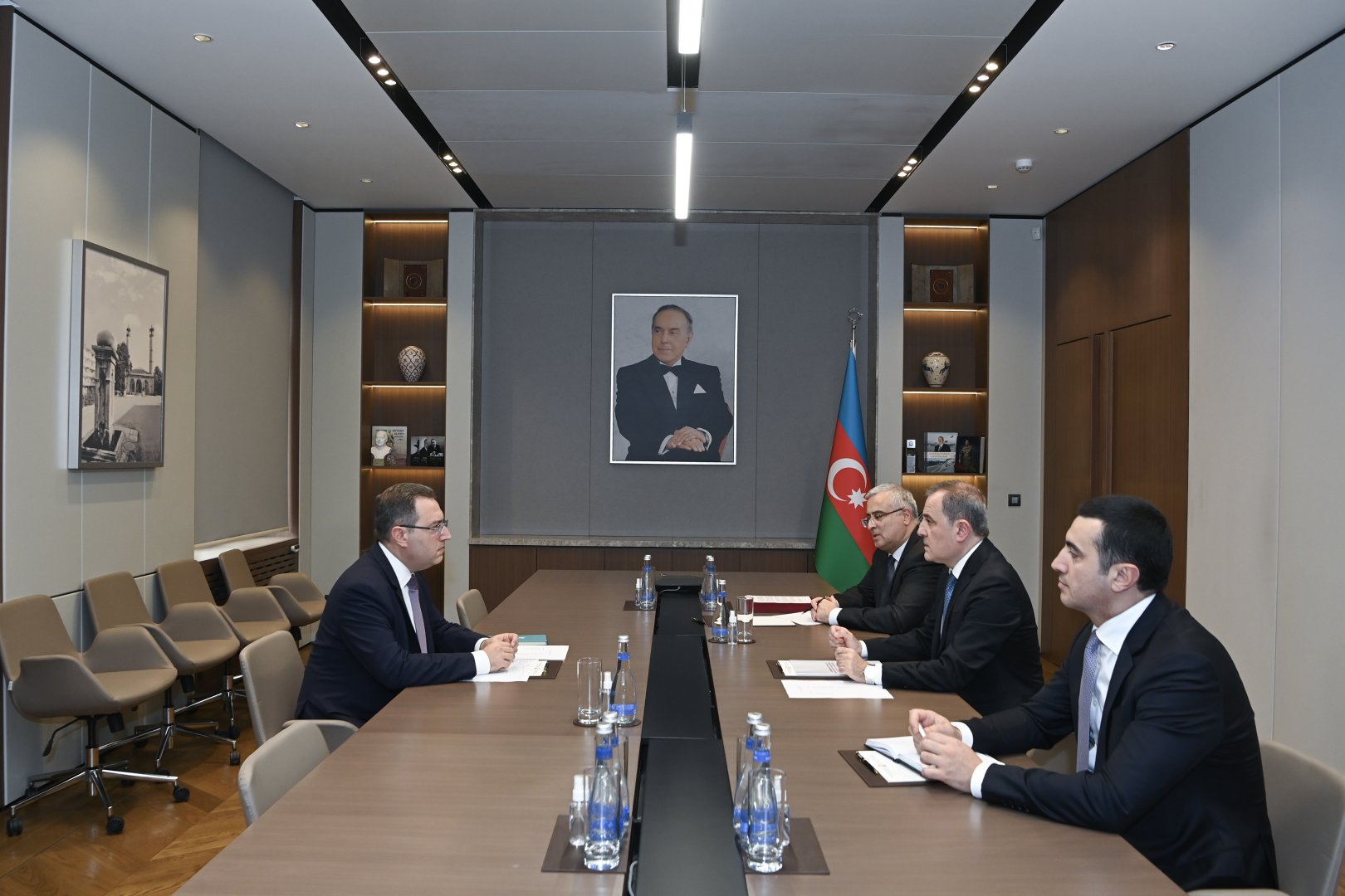 Azerbaijani FM meets Director General of OIC Labor Center (PHOTO)