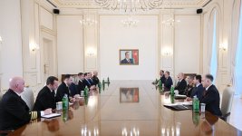 President Ilham Aliyev receives Commander of US Central Command (PHOTO)