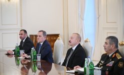 President Ilham Aliyev receives Commander of US Central Command (PHOTO)