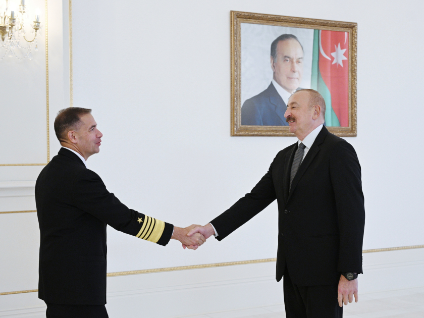 President Ilham Aliyev receives Commander of US Central Command (PHOTO)