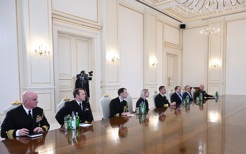 President Ilham Aliyev receives Commander of US Central Command (PHOTO)
