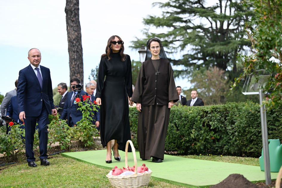 First VP Mehriban Aliyeva and family members attend tree planting ceremony in Vatican Gardens (PHOTO/VIDEO)