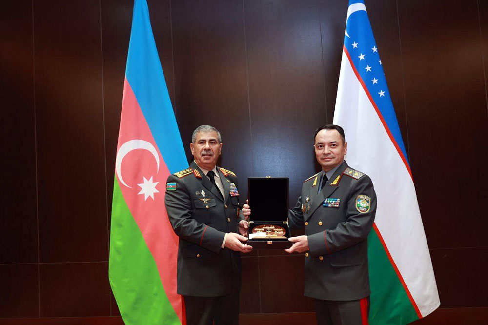 Azerbaijani defense minister visits Uzbekistan (PHOTO)