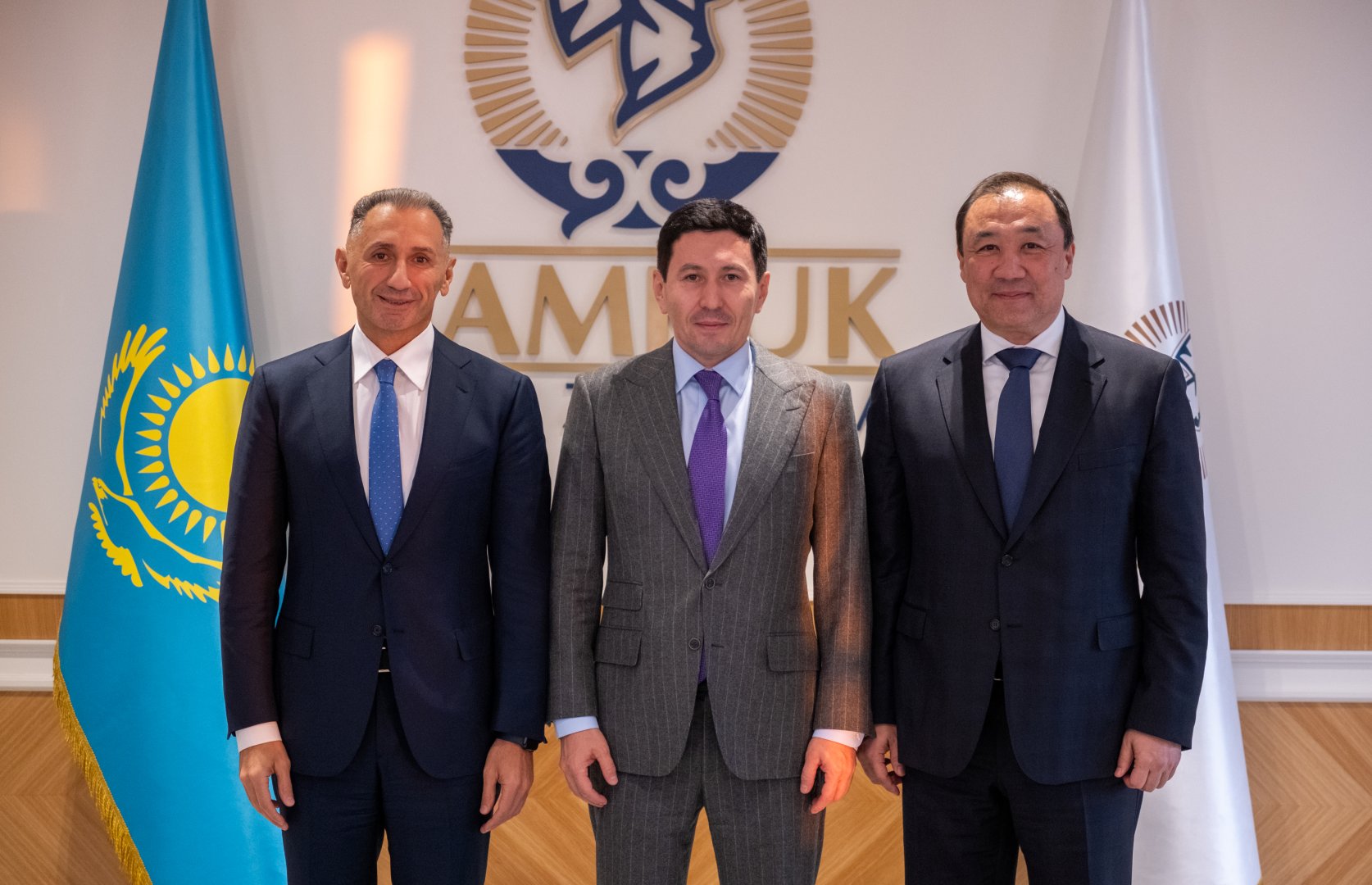 Azerbaijan, Kazakh Samruk-Kazyna Wealth Fund, and Investment Holding discuss co-op opportunities (PHOTO)