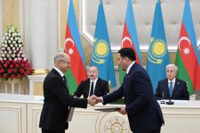 Azerbaijan, Kazakhstan exchange documents (PHOTO/VIDEO)