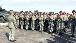 Azerbaijani defense minister meets with “Unity-2025” drills compatriots (PHOTO/VIDEO)