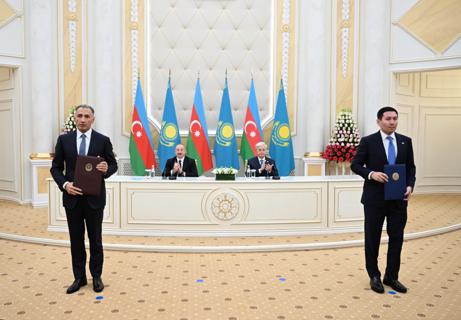 Azerbaijan, Kazakhstan exchange documents (PHOTO/VIDEO)