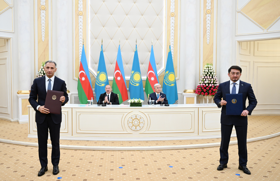 Azerbaijan, Kazakhstan exchange documents (PHOTO/VIDEO)
