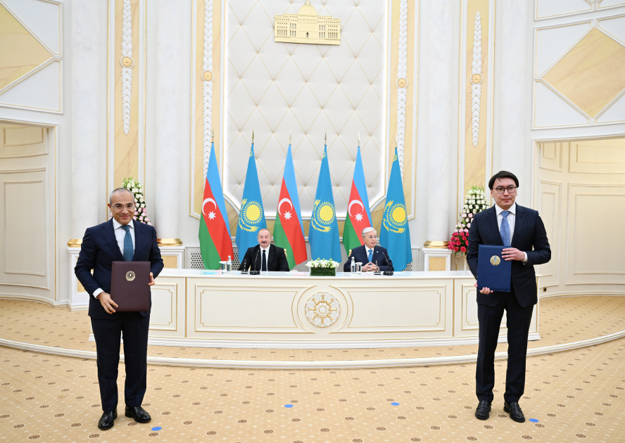 Azerbaijan, Kazakhstan exchange documents (PHOTO/VIDEO)
