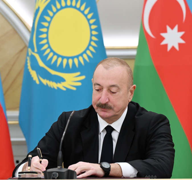 Azerbaijan, Kazakhstan exchange documents (PHOTO/VIDEO)