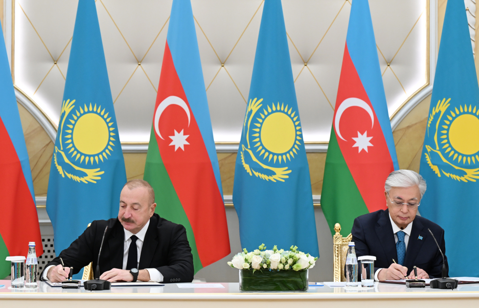 Azerbaijan, Kazakhstan exchange documents (PHOTO/VIDEO)