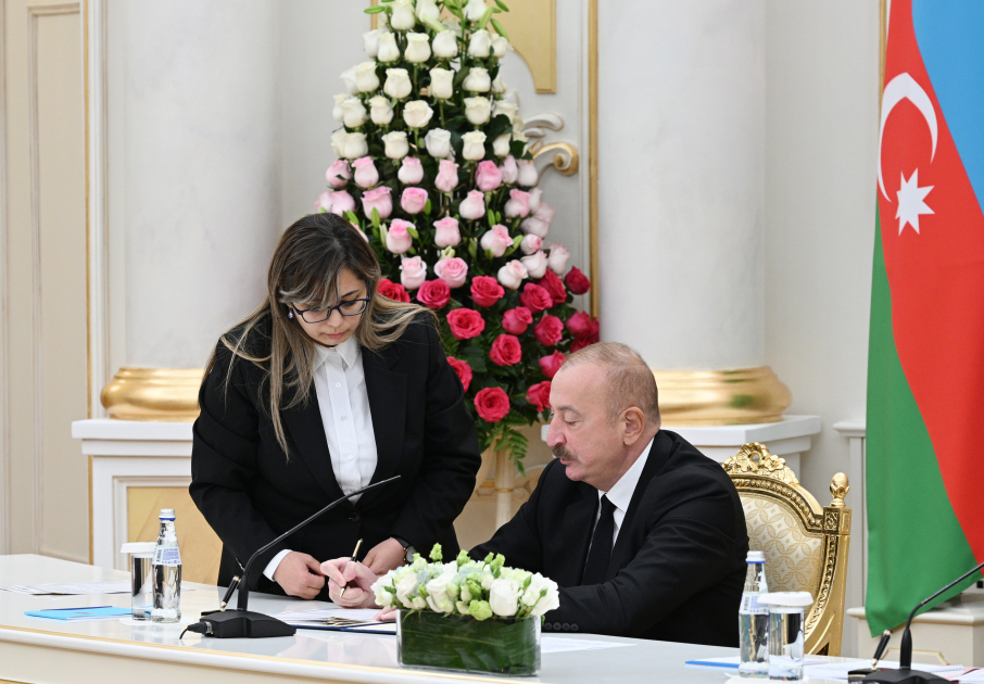 Azerbaijan, Kazakhstan exchange documents (PHOTO/VIDEO)