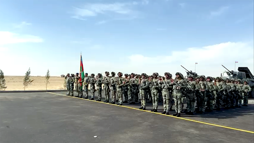Azerbaijani defense minister meets with “Unity-2025” drills compatriots (PHOTO/VIDEO)