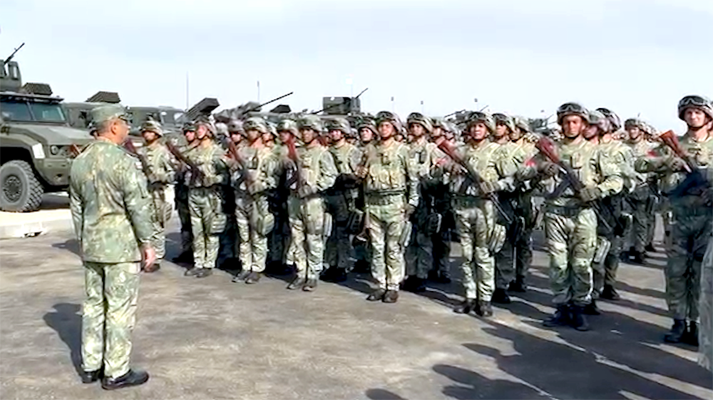 Azerbaijani defense minister meets with “Unity-2025” drills compatriots (PHOTO/VIDEO)