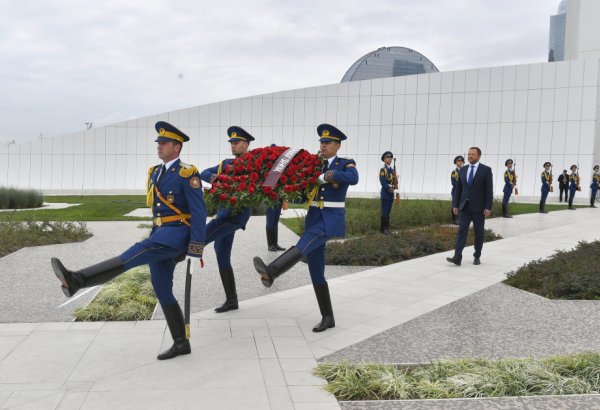 Estonian FM visits Victory Park in Azerbaijan (PHOTO)
