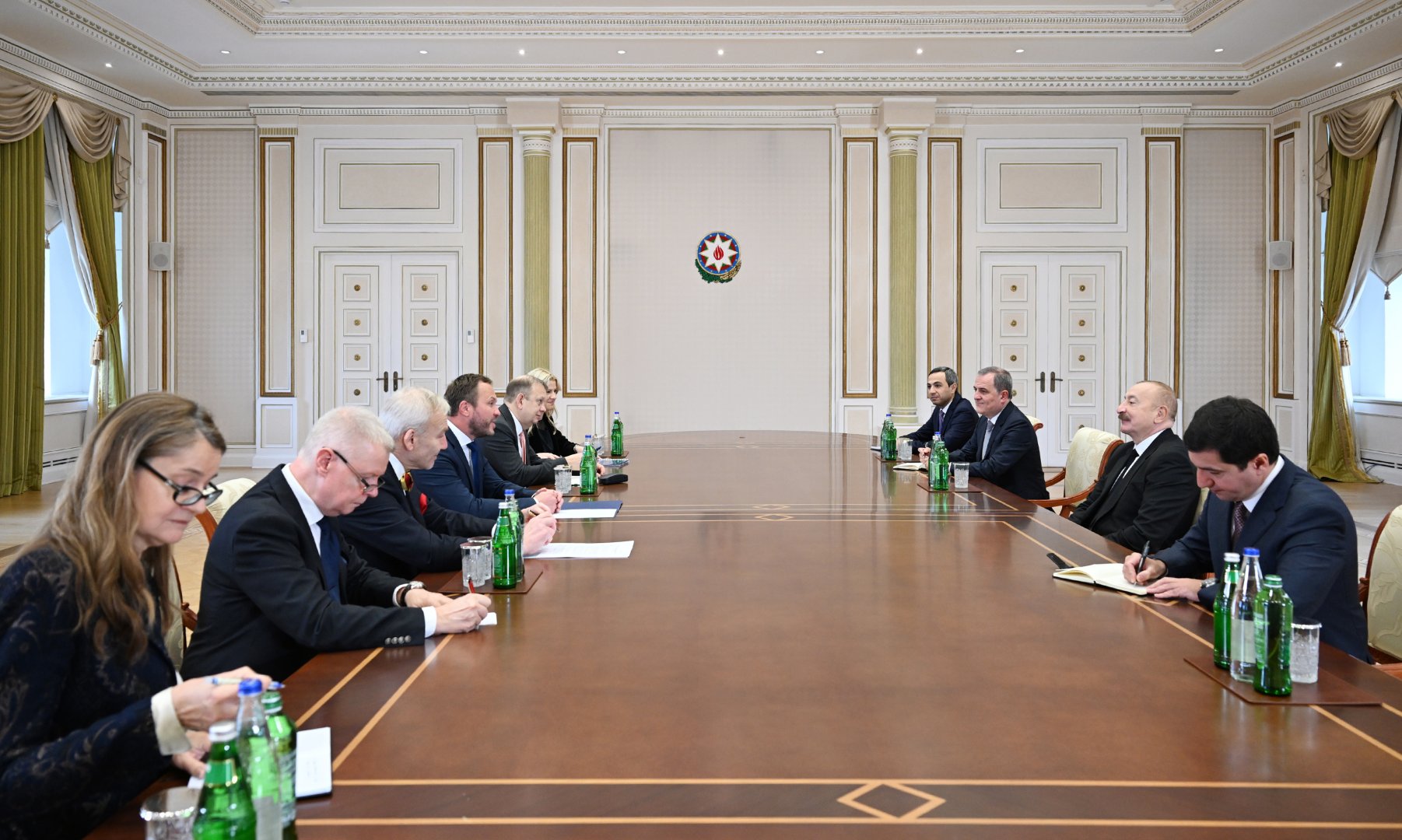 President Ilham Aliyev receives Estonia's FM (PHOTO)