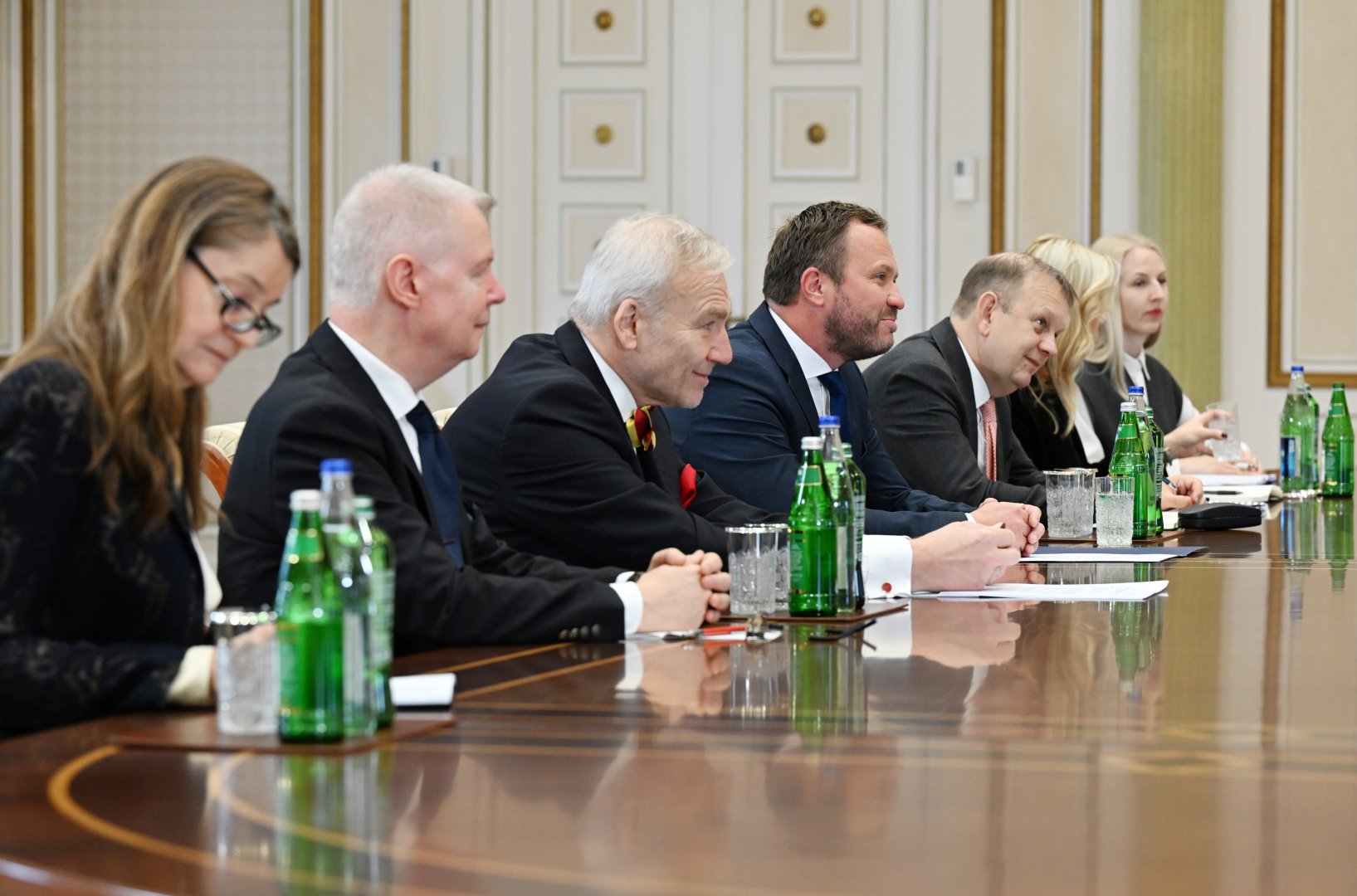 President Ilham Aliyev receives Estonia's FM (PHOTO)