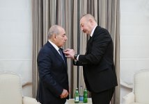 President Ilham Aliyev presents Yagub Eyyubov with "Istiglal" Order (PHOTO)