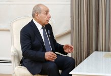 President Ilham Aliyev presents Yagub Eyyubov with "Istiglal" Order (PHOTO)