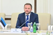 Azerbaijani Parliament speaker meets with Estonian FM (PHOTO)