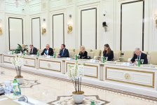 Azerbaijani Parliament speaker meets with Estonian FM (PHOTO)