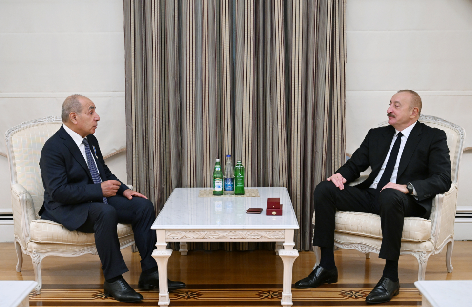 President Ilham Aliyev presents Yagub Eyyubov with "Istiglal" Order (PHOTO)