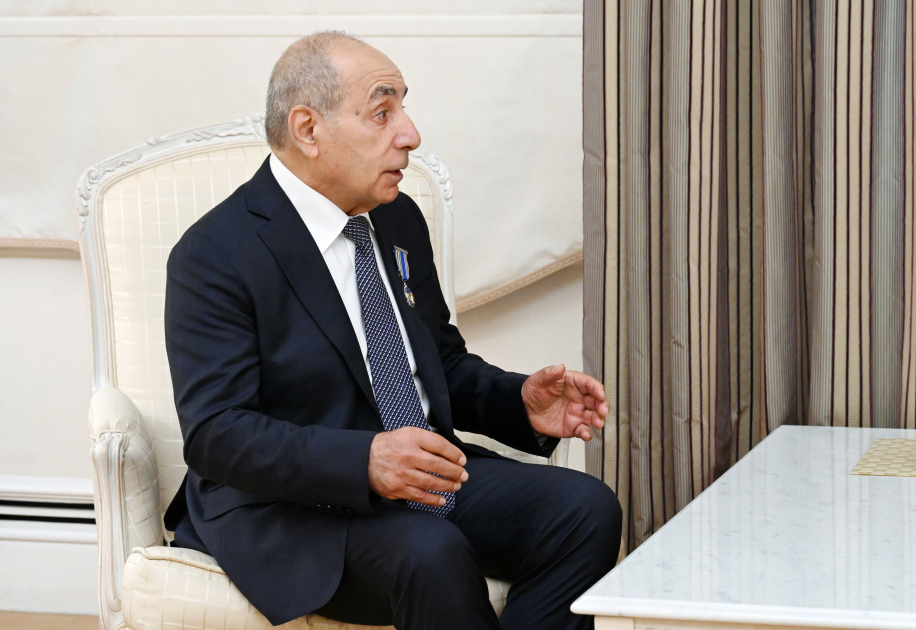 President Ilham Aliyev presents Yagub Eyyubov with "Istiglal" Order (PHOTO)