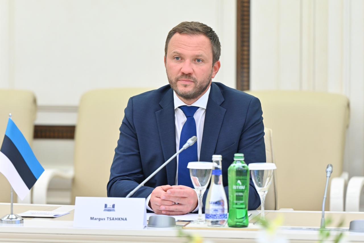 Azerbaijani Parliament speaker meets with Estonian FM (PHOTO)