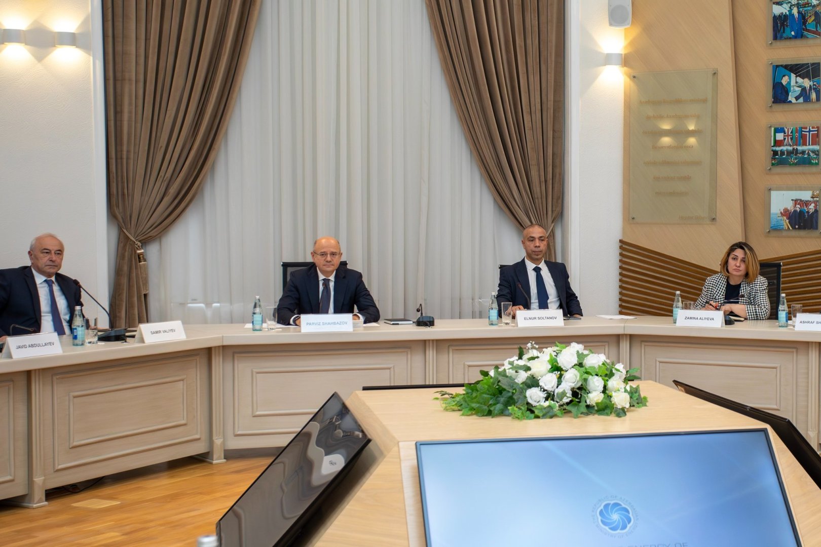 Azerbaijan, Chinese firm discuss offshore and onshore green energy production and export