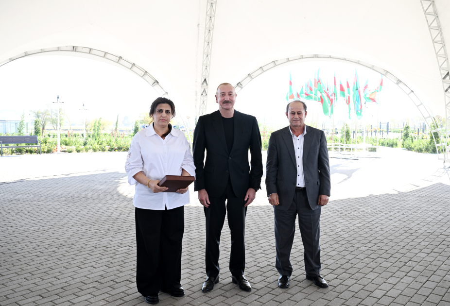 President Ilham Aliyev presents keys to apartments to residents of Mammadbayli and Aghali villages in Zangilan (PHOTO/VIDEO)