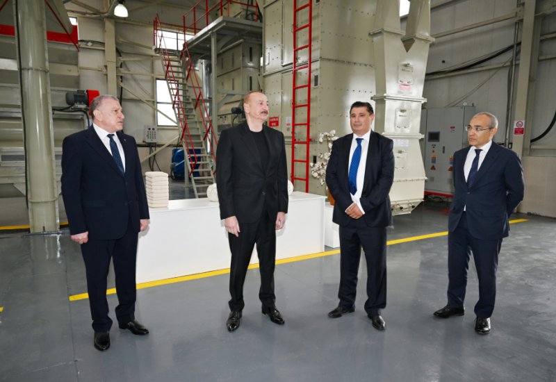 President Ilham Aliyev visits cotton processing plant in Sabirabad (PHOTO)