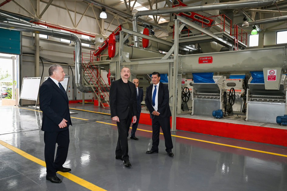 President Ilham Aliyev visits cotton processing plant in Sabirabad (PHOTO/VIDEO)