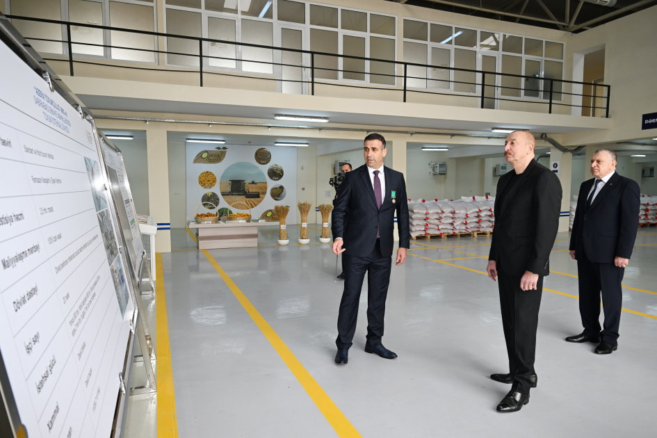 President Ilham Aliyev visits seed processing facility in Sabirabad Industrial District (PHOTO/VIDEO)