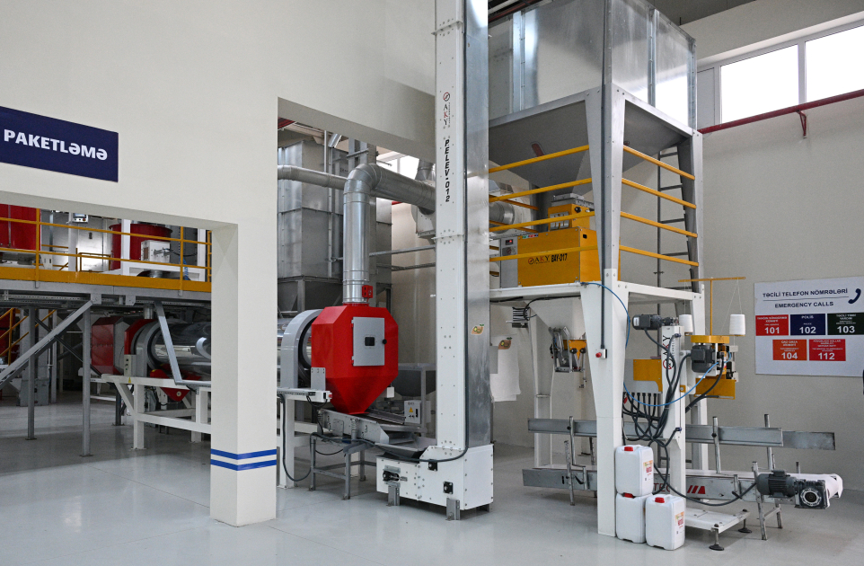 President Ilham Aliyev visits seed processing facility in Sabirabad Industrial District (PHOTO/VIDEO)